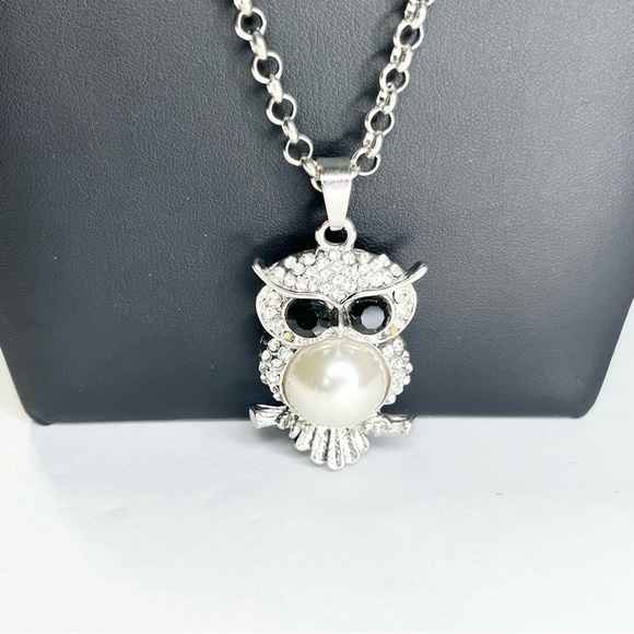 C1946 Crystal OWL Pendant Necklace Silver Pearl Black Jet - Picture 1 of 6